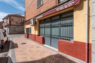 Local Comercial  Calle del pino. ^**^oportunidad de inversión: se vende bar de esquina en colmena