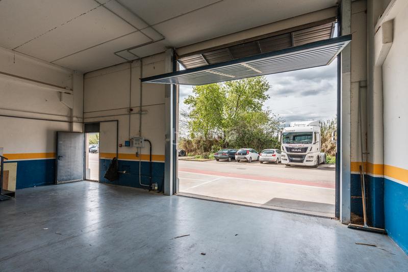 Foto 1c67a357-fa58-40a6-806c-d07a9101561f. Industrial building in Meco pueblo Meco