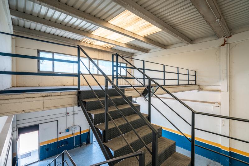 Foto 224ec2b0-331c-4460-9dea-a74dfeeaab8b. Industrial building in Meco pueblo Meco