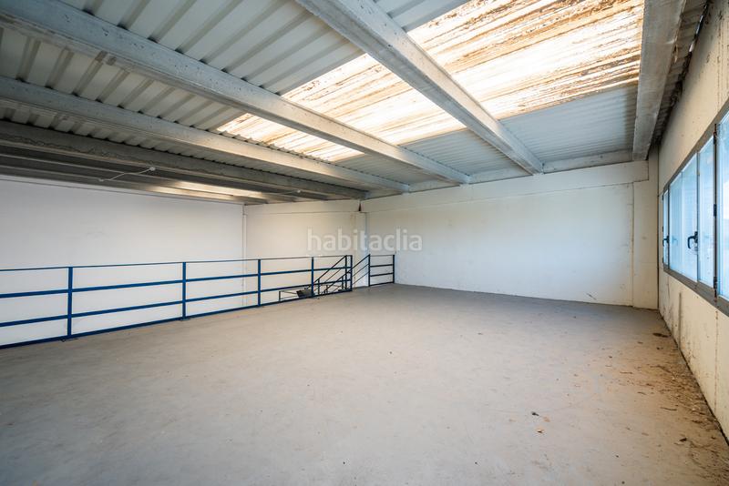 Foto 5c1828eb-ec15-42f6-a943-122e56e64d69. Industrial building in Meco pueblo Meco