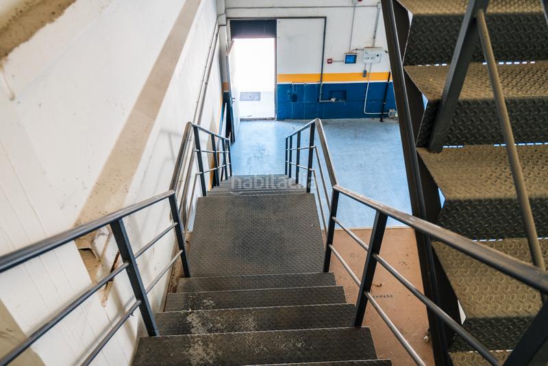 Foto 8fe6e3b2-55ac-431e-8f78-683d334e0145. Industrial building in Meco pueblo Meco