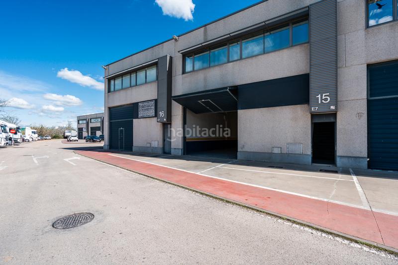 Foto 9df7d9ab-c6a5-45b4-a273-45676df8c0a4. Industrial building in Meco pueblo Meco