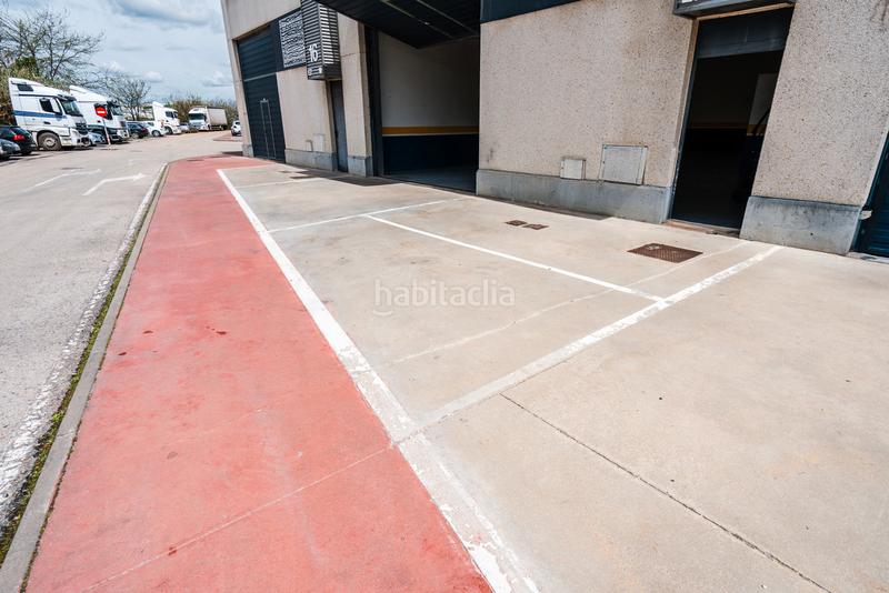 Foto a3fead61-8cf5-49c2-8e64-d1082d68c716. Industrial building in Meco pueblo Meco