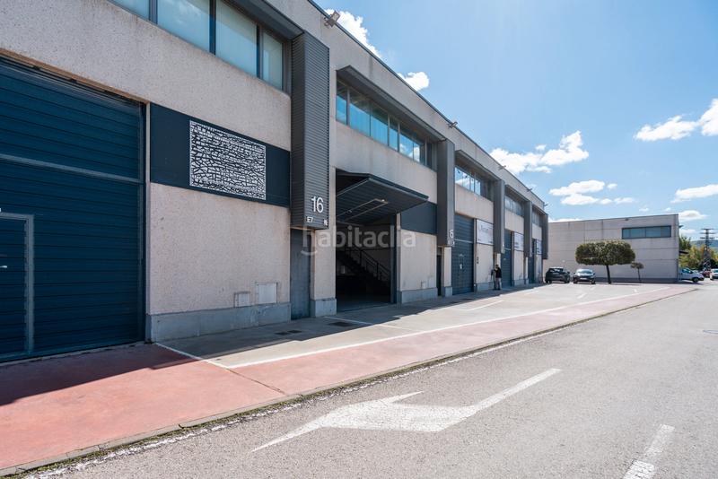 Foto a4ee0c7f-ea03-4945-83fd-b05804bd7d3f. Industrial building in Meco pueblo Meco