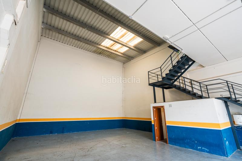 Foto b8b532cb-1ee1-4e69-bbb8-843ec00a0133. Industrial building in Meco pueblo Meco