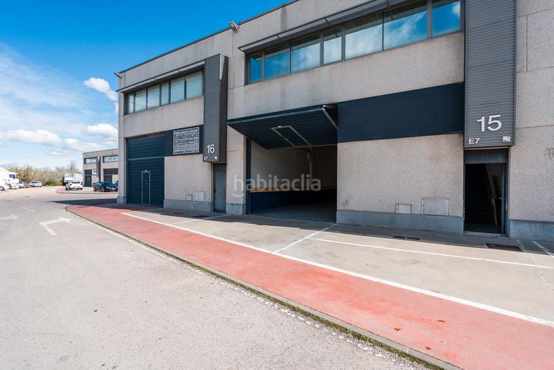 Foto c0e7d5c4-a751-4087-b552-6d50e9b0b245. Industrial building in Meco pueblo Meco