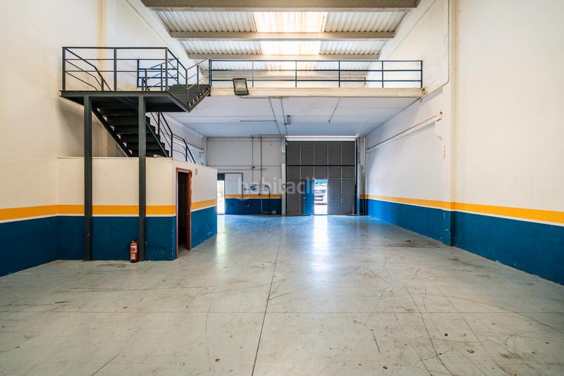 Foto ca694d8e-4e94-4747-9147-c557a1d8937f. Industrial building in Meco pueblo Meco