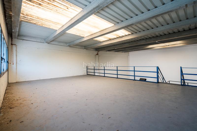 Foto e32c0089-ca8e-4164-8005-b6a4dcb6279e. Industrial building in Meco pueblo Meco