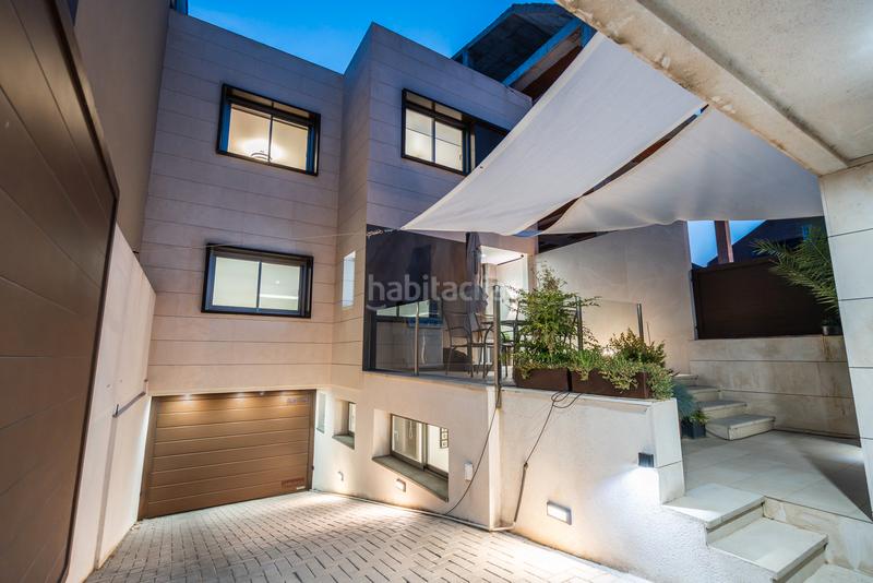 Foto 461fae6d-e94b-47a6-87ad-52ea4ebb05ac. Casa adossada amb xemeneia calefacció aparcament piscina a Madrid