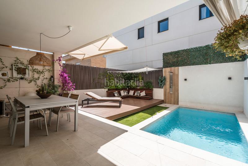 Foto 4e24292f-faf0-404c-a4cf-33fcd8ab28c1. Casa adossada amb xemeneia calefacció aparcament piscina a Madrid