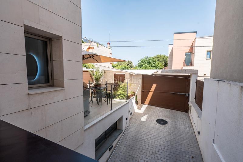 Foto 60b46b70-99ba-4768-877c-9269c7da7780. Casa adossada amb xemeneia calefacció aparcament piscina a Madrid
