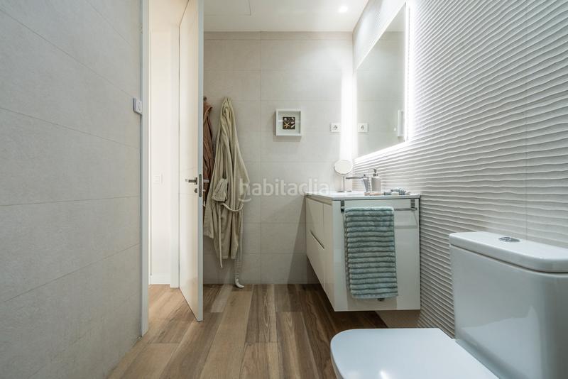 Foto 633b7133-7a87-446e-ba15-68ac3cccbd25. Casa adossada amb xemeneia calefacció aparcament piscina a Madrid