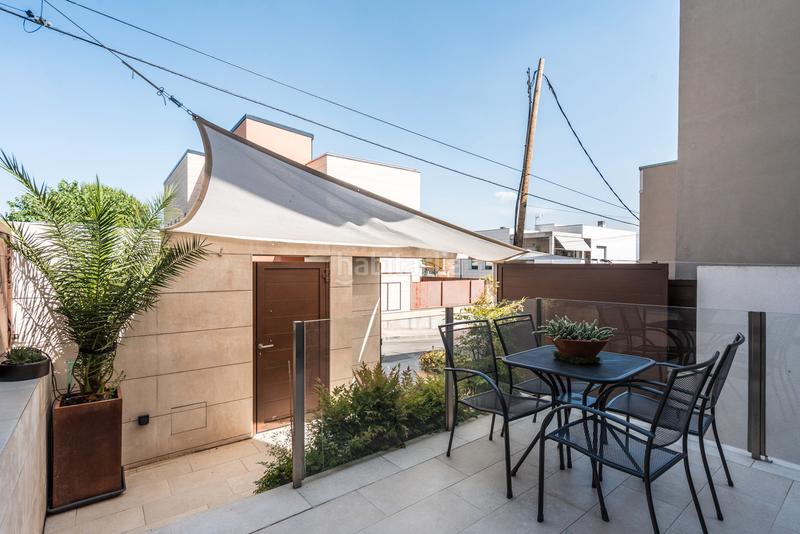 Foto c11b467d-abe1-49e5-a73d-052c9db20a8b. Casa adossada amb xemeneia calefacció aparcament piscina a Madrid