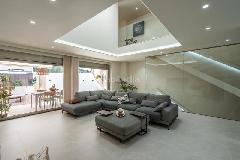 Foto cb294b5f-0c0c-48c5-ac14-e02287a020f1. Casa adossada amb xemeneia calefacció aparcament piscina a Madrid