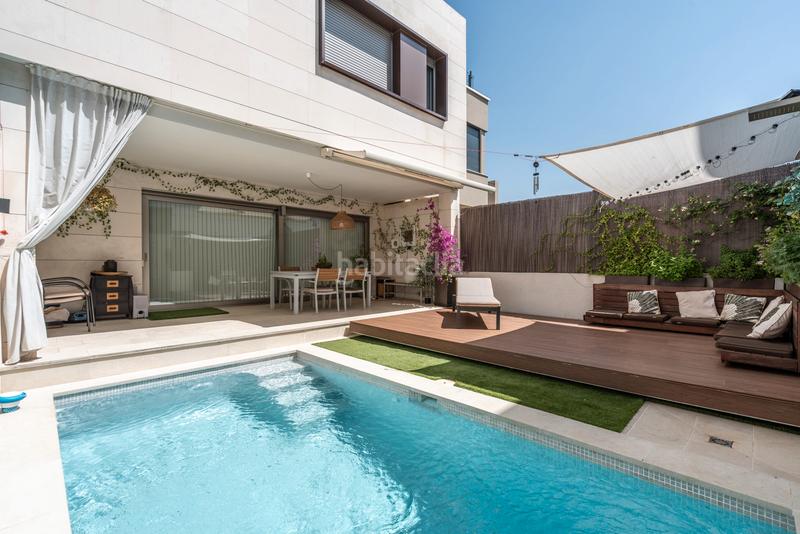 Foto d477e7b2-9f5b-4146-b5c2-f7fca9ce25f7. Casa adossada amb xemeneia calefacció aparcament piscina a Madrid