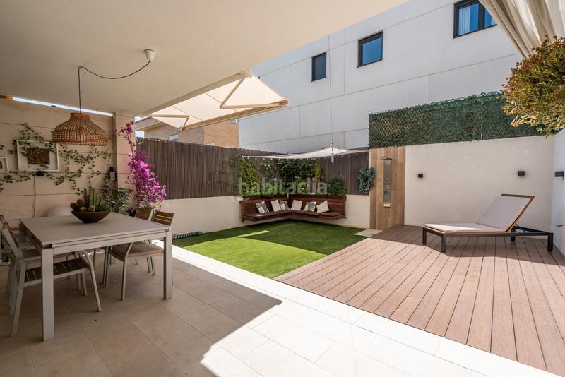 Foto dcf612c7-9b58-42e6-b71d-264e46afd2bd. Casa adossada amb xemeneia calefacció aparcament piscina a Madrid