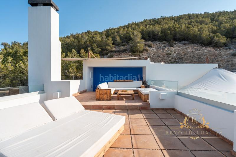 Foto a9570287-f820-4754-a10d-306e3da463f8. Xalet amb xemeneia aparcament piscina a S´Eixample-Can Misses Ibiza