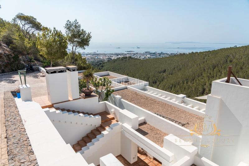 Foto acc8049b-e427-4086-a443-da2908394ac3. Xalet amb xemeneia aparcament piscina a S´Eixample-Can Misses Ibiza