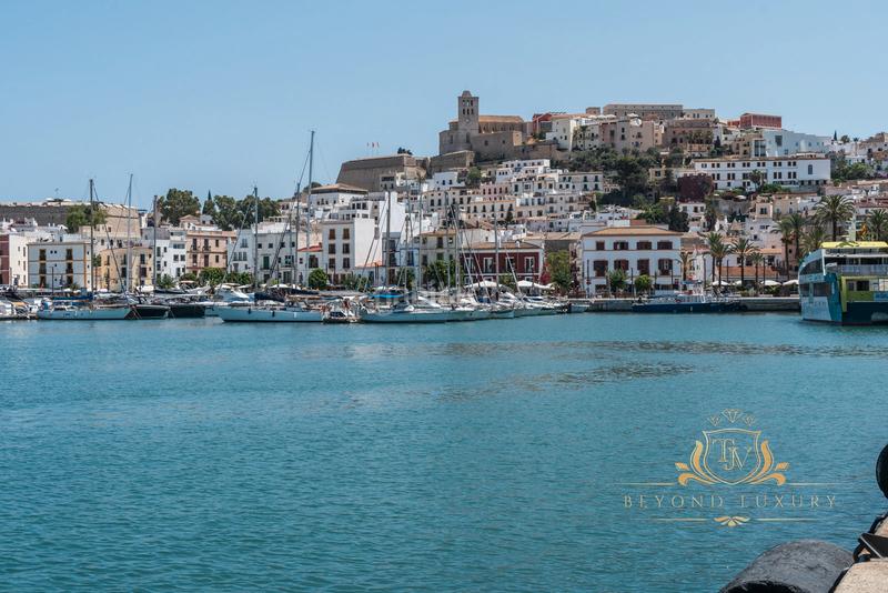 Foto d9a398e2-e965-4cf6-a33b-4ce8d1ca5933. Xalet amb xemeneia aparcament piscina a S´Eixample-Can Misses Ibiza
