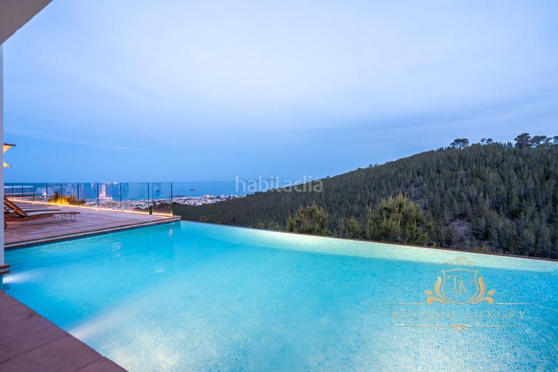 Foto efd7b280-ef54-4e82-a364-c17b5f90ac13. Xalet amb xemeneia aparcament piscina a S´Eixample-Can Misses Ibiza