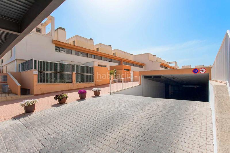 Foto 57b18158-91ec-49d4-99f2-52fa4cc4c401. Piso espectacular piso bajo con jardín en urbanización adelfas ii – golf presentamos este magnífico piso bajo con dos amplias en Alicante