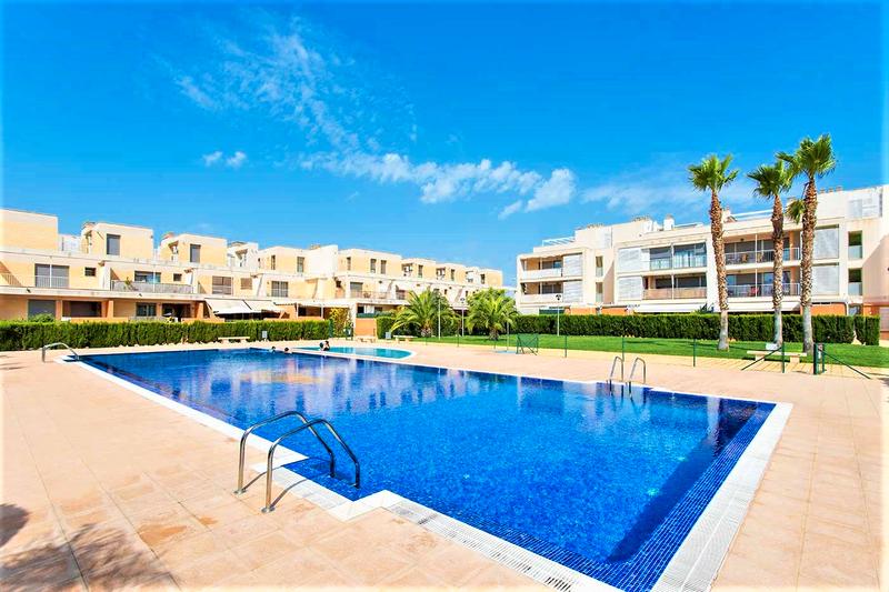 Foto 7beb34be-6d4f-4093-828b-6d011943136e. Piso espectacular piso bajo con jardín en urbanización adelfas ii – golf presentamos este magnífico piso bajo con dos amplias en Alicante