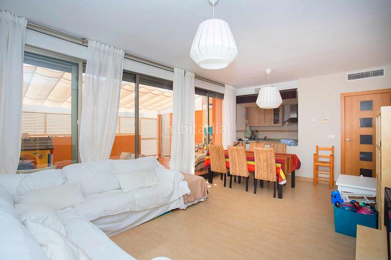 Foto f0d01557-2b35-4569-8a92-bd553df5b59b. Piso espectacular piso bajo con jardín en urbanización adelfas ii – golf presentamos este magnífico piso bajo con dos amplias en Alicante