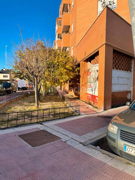 Foto 10f288cf-dc57-4eab-a565-5afa63c06789. Lloguer local comercial a Reyes Parla
