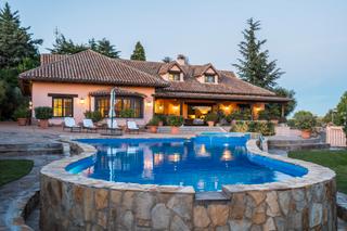Chalet à Manzanares el Real. ^**^espectacular chalet de lujo de más de 700 m² en parcela de 1