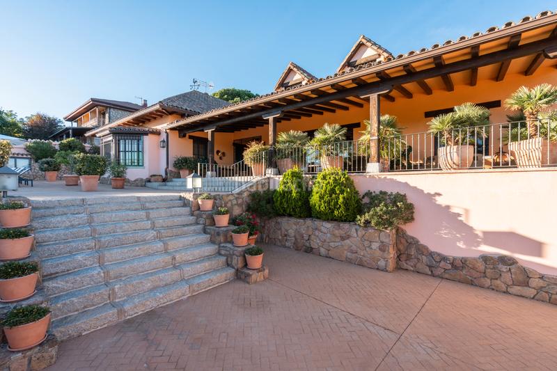 Foto 13fdecc1-7e61-4721-8263-7ee6a302e2a2. Xalet amb xemeneia calefacció piscina a Manzanares el Real