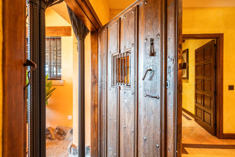 Foto 377271f8-7893-465b-9a16-e6689243fe0e. Xalet amb xemeneia calefacció piscina a Manzanares el Real