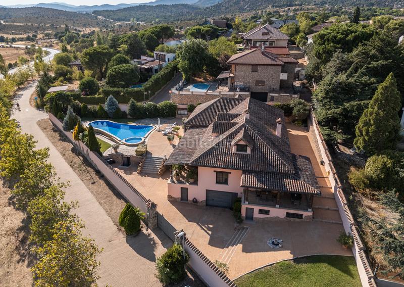 Foto 3e16b29e-06b7-42f1-8ee4-40b488e1baac. Xalet amb xemeneia calefacció piscina a Manzanares el Real