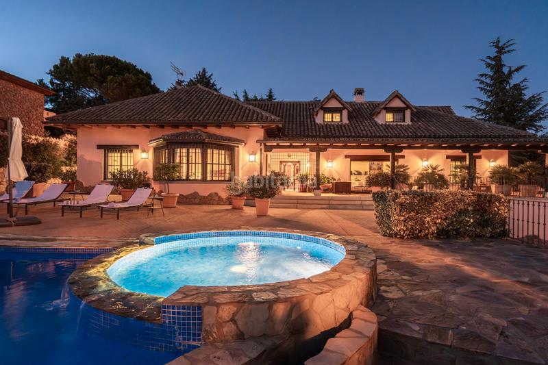 Foto 42021e0c-c2d7-437c-8e37-0c4a311990d9. Xalet amb xemeneia calefacció piscina a Manzanares el Real