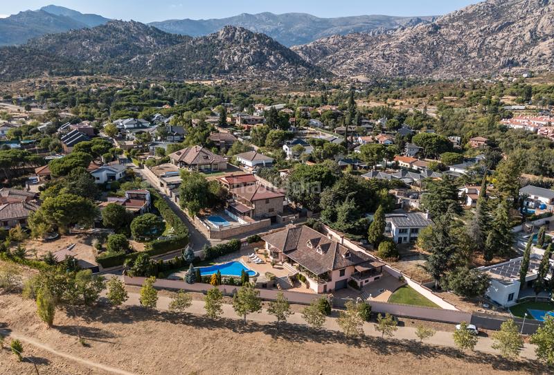 Foto 4a73e236-8e4a-4f28-b88c-18b6511c6e42. Xalet amb xemeneia calefacció piscina a Manzanares el Real