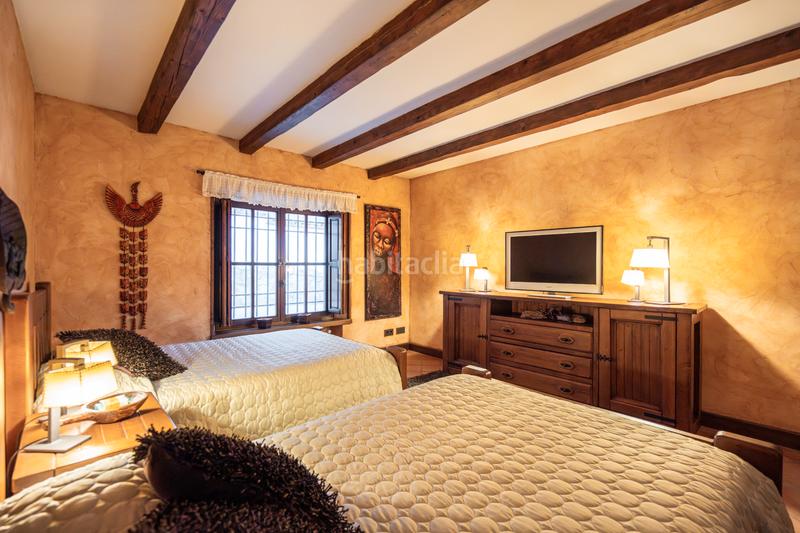 Foto 5286b3eb-9a6f-4c40-af8a-673002dd0a95. Xalet amb xemeneia calefacció piscina a Manzanares el Real