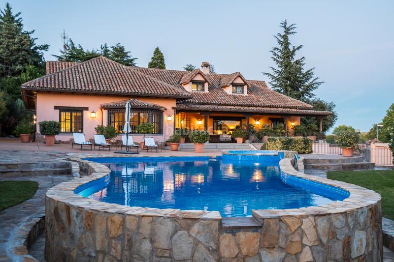 Foto 7258c2d6-3685-444b-adb0-fa49c4f23f71. Xalet amb xemeneia calefacció piscina a Manzanares el Real