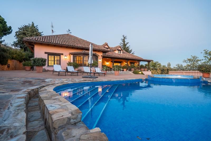 Foto b13afe85-12d7-4c71-a57f-3591a7921538. Xalet amb xemeneia calefacció piscina a Manzanares el Real