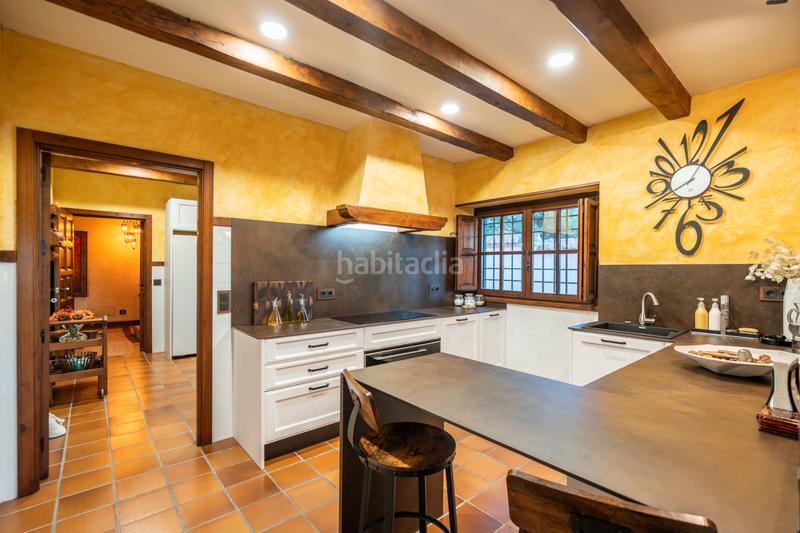 Foto c2a1b676-9d23-4083-a0d1-b826f9e22ffc. Xalet amb xemeneia calefacció piscina a Manzanares el Real