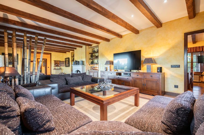 Foto d8e54c9f-2995-4f6e-b371-3b5d272b0070. Xalet amb xemeneia calefacció piscina a Manzanares el Real