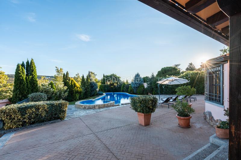 Foto e6783605-9876-4633-80c0-2ccf38227b3c. Xalet amb xemeneia calefacció piscina a Manzanares el Real