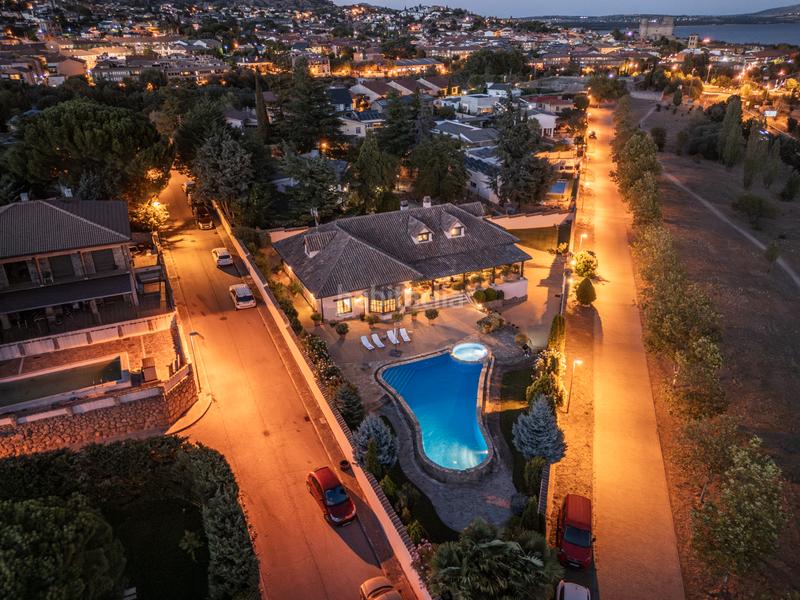 Foto ef782769-f46a-4780-bb8c-07be0fb1290f. Xalet amb xemeneia calefacció piscina a Manzanares el Real