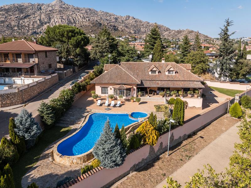 Foto f8885be0-5b4c-4812-943c-5d19857f631e. Xalet amb xemeneia calefacció piscina a Manzanares el Real