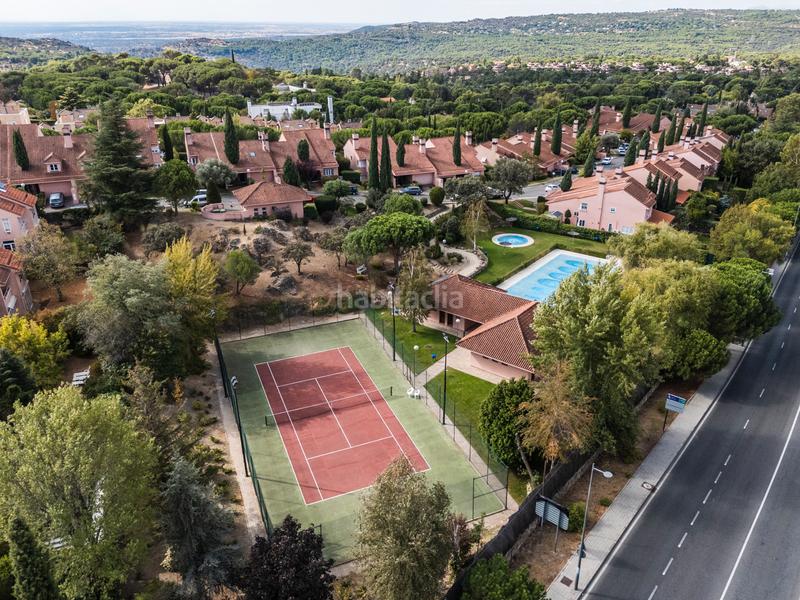 Foto 15666181-beba-4a47-beef-5990b2369316. Doppelhaus mit heizung parking pool in Las Marías Torrelodones