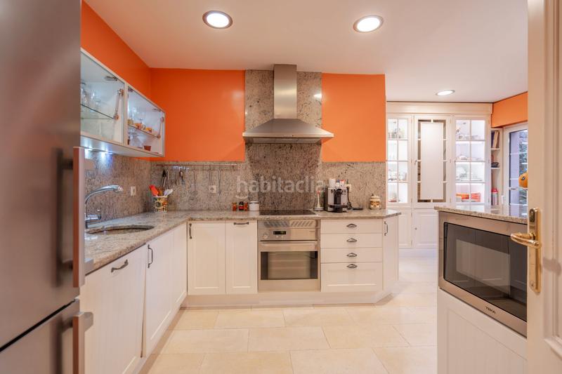 Foto 28efbb40-ad03-4c98-a5b1-0cc962e55ede. Doppelhaus mit heizung parking pool in Las Marías Torrelodones