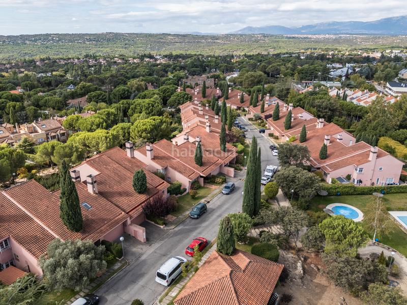 Foto 82d445d9-60b8-4aca-9f1a-74ee47c06375. Doppelhaus mit heizung parking pool in Las Marías Torrelodones