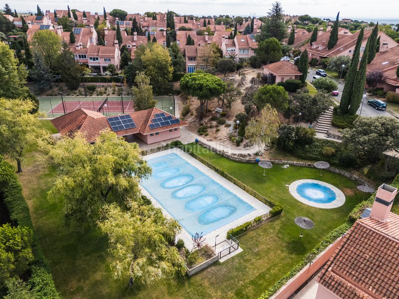 Foto c313fa4d-9259-437e-a85a-fa903df35abc. Doppelhaus mit heizung parking pool in Las Marías Torrelodones