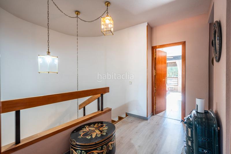 Foto 371df4eb-ed2e-464e-b37d-79d626a0d954. Casa adossada amb xemeneia calefacció aparcament piscina a Galapagar