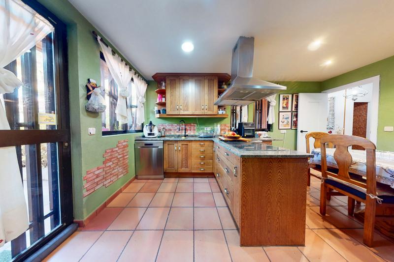 Foto 4ca5d214-0ca0-4c8a-9091-6f537100bd12. Casa adossada amb xemeneia calefacció aparcament piscina a Galapagar