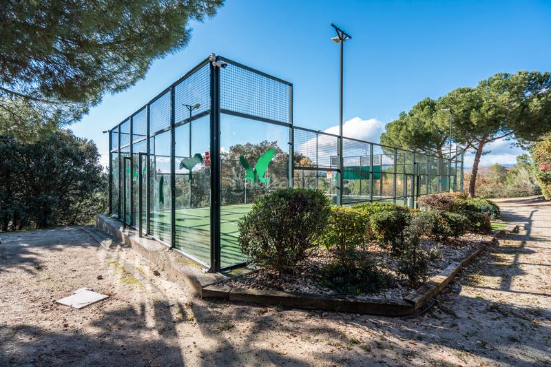 Foto 54617fa1-4736-4c98-a41a-8cf03152444f. Casa adossada amb xemeneia calefacció aparcament piscina a Galapagar