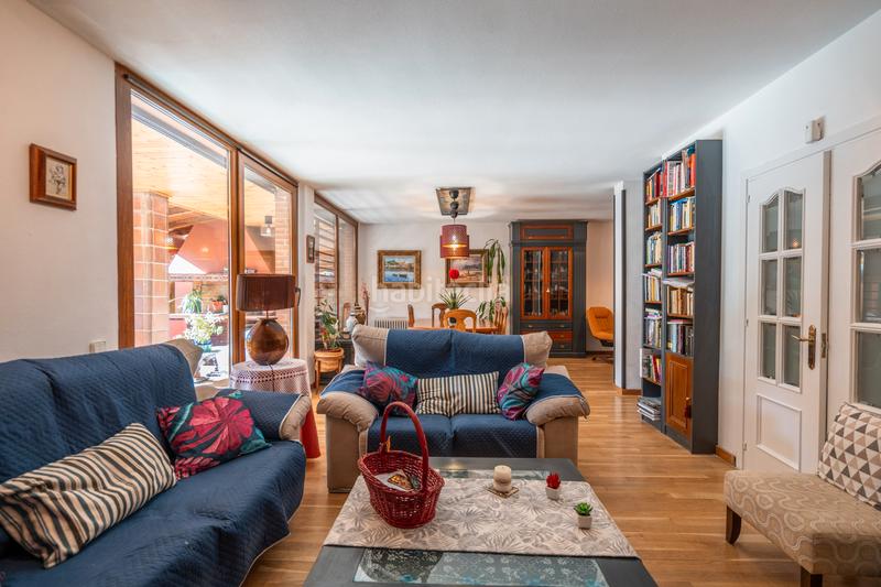 Foto 82c07c6a-41cb-4479-aa4c-9964f38bb00a. Casa adossada amb xemeneia calefacció aparcament piscina a Galapagar